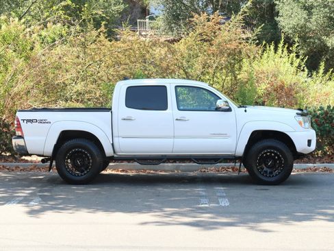 Used 2014 Toyota Tacoma PreRunner w/ TRD Off-Road Package RWD image 10