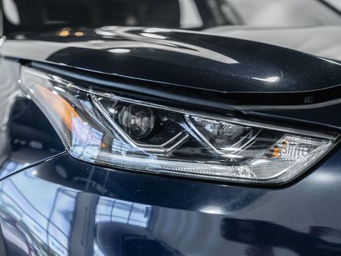 Used 2024 Toyota Highlander Limited AWD/4WD image 12
