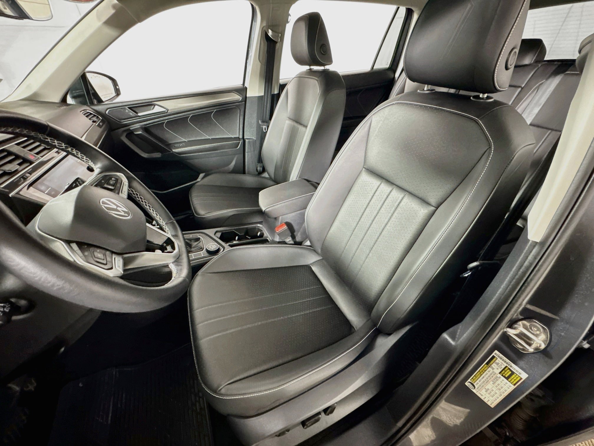 Used 2023 Volkswagen Tiguan SE w/ Panoramic Sunroof Package AWD/4WD image 15