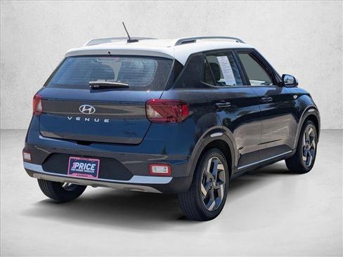 Used 2025 Hyundai Venue Limited FWD image 5