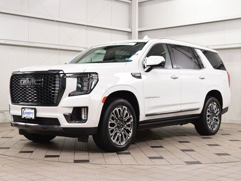 Used 2024 GMC Yukon Denali Ultimate AWD/4WD image 3