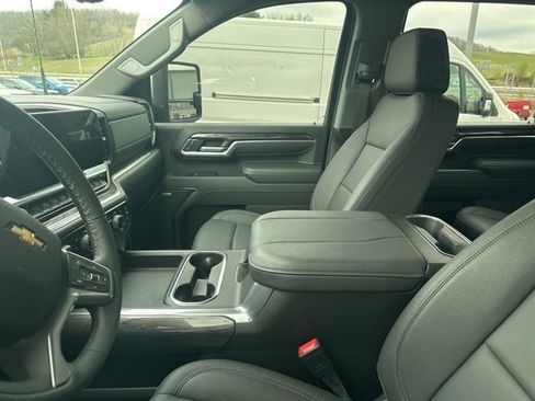 Used 2025 Chevrolet Silverado 2500 LTZ w/ LTZ Plus Package image 18