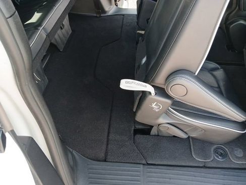 Used 2025 Chrysler Pacifica Limited FWD image 14