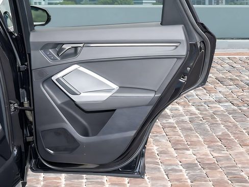 Used 2023 Audi Q3 2.0T Premium w/ Convenience Package image 15