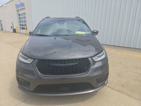 Used 2021 Chrysler Pacifica Touring w/ Cold Weather Group AWD/4WD image 3