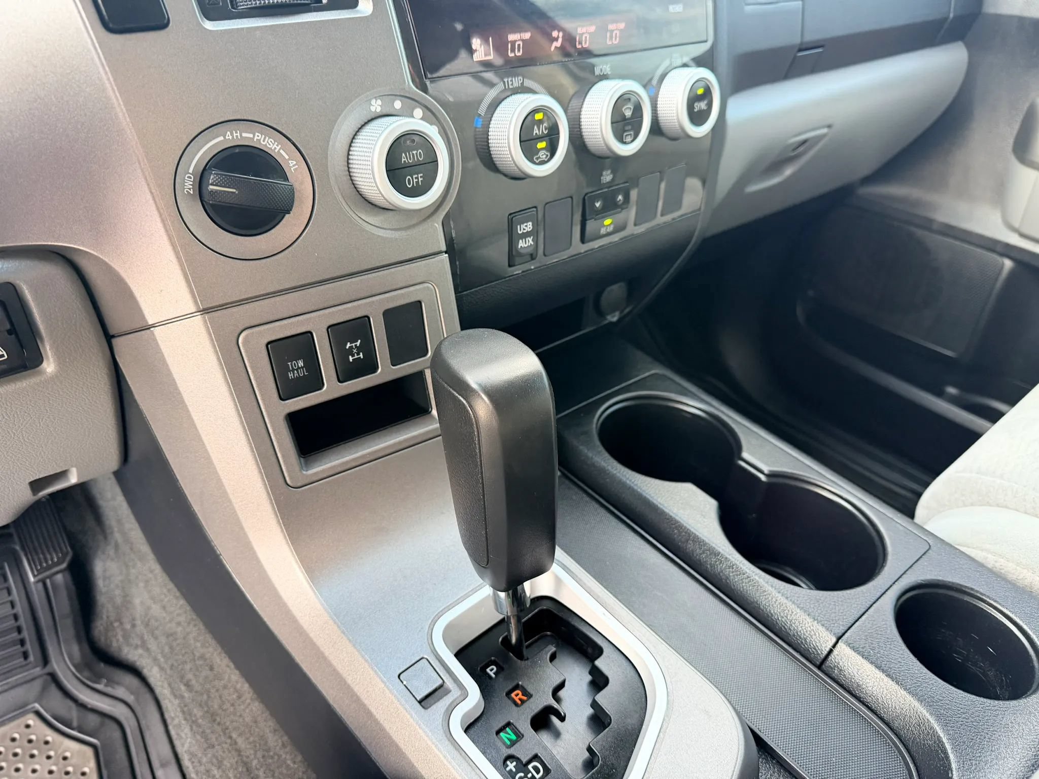 Used 2013 Toyota Sequoia SR5 AWD/4WD image 12