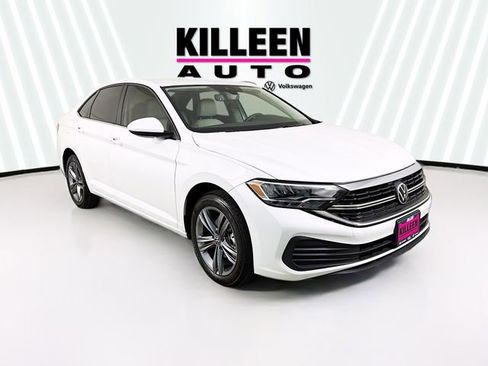 Used 2023 Volkswagen Jetta SE image 1