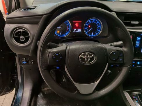 Used 2018 Toyota Corolla LE image 19