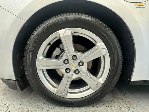 Used 2017 Chevrolet Volt LT w/ Comfort Package image 29