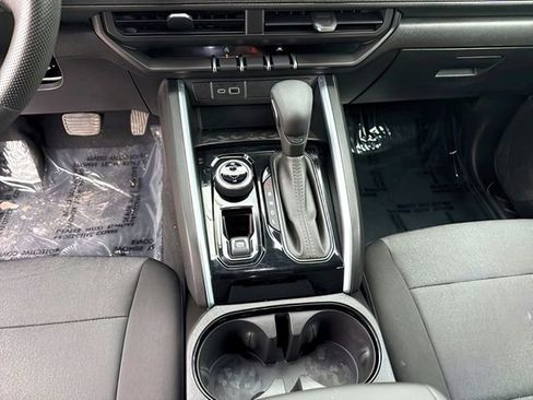 Used 2025 Chevrolet Colorado Trail Boss image 24