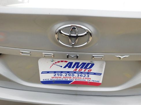 Used 2018 Toyota Camry LE image 11