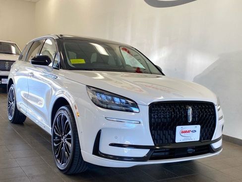 Used 2023 Lincoln Corsair AWD w/ Equipment Group 102A image 2