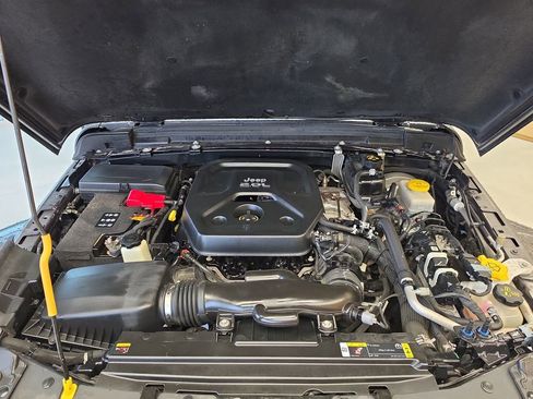Used 2021 Jeep Wrangler Unlimited Sahara AWD/4WD image 28