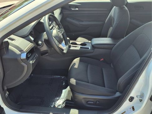 Used 2025 Nissan Altima 2.5 SV FWD image 21
