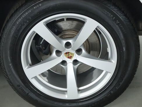 Used 2021 Porsche Macan AWD/4WD image 45