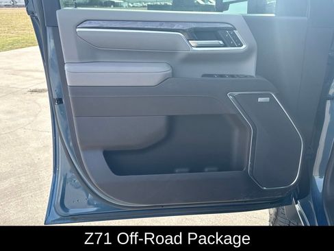 Used 2025 Chevrolet Silverado 2500 LTZ w/ LTZ Convenience Package image 11