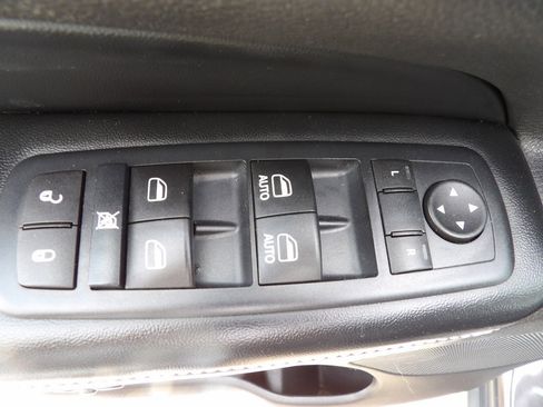 Used 2016 Jeep Grand Cherokee Limited image 10