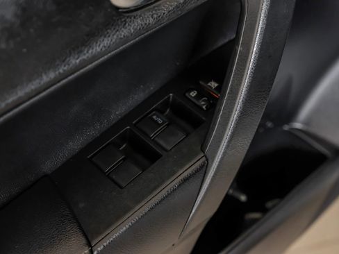 Used 2017 Toyota Corolla SE FWD image 40