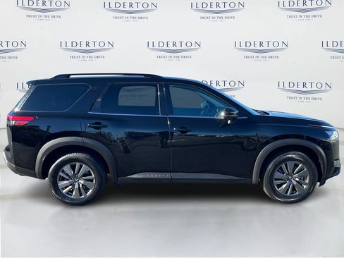 Used 2024 Nissan Pathfinder SV image 5