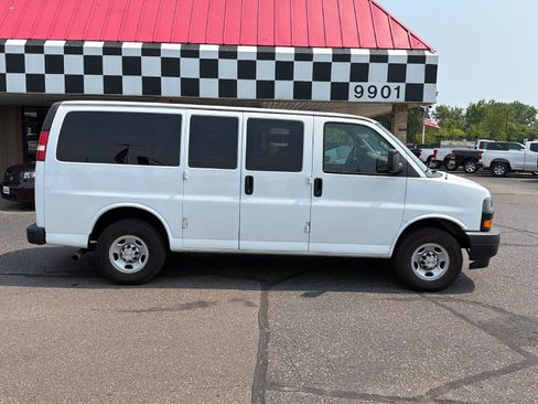 Used 2022 Chevrolet Express 2500 LS RWD image 8