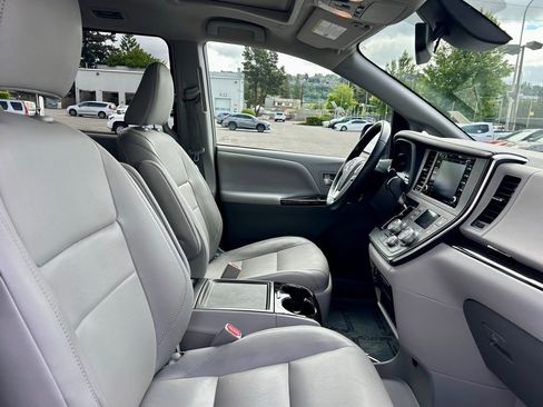 Certified 2019 Toyota Sienna XLE w/ XLE Navigation Package AWD/4WD image 18