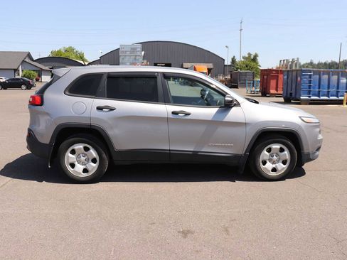Used 2014 Jeep Cherokee Sport FWD image 4