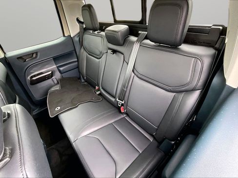 Used 2025 Ford Maverick Lariat w/ Black Appearance Package AWD/4WD image 18