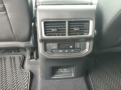 New 2026 Volkswagen Atlas SE FWD image 17