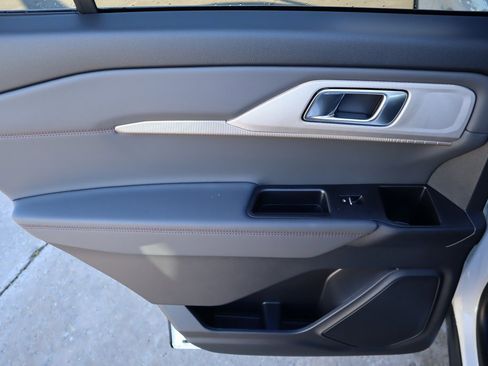 New 2026 Ford Explorer Active w/ Active Comfort Package image 18