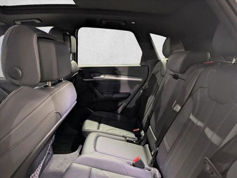 Certified 2025 Audi Q5 2.0T Premium Plus w/ Premium Plus Package image 16