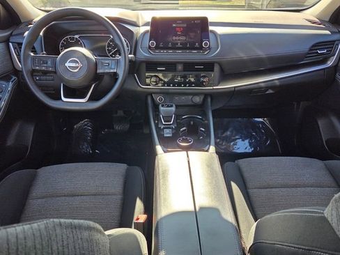 Used 2023 Nissan Rogue SV image 12