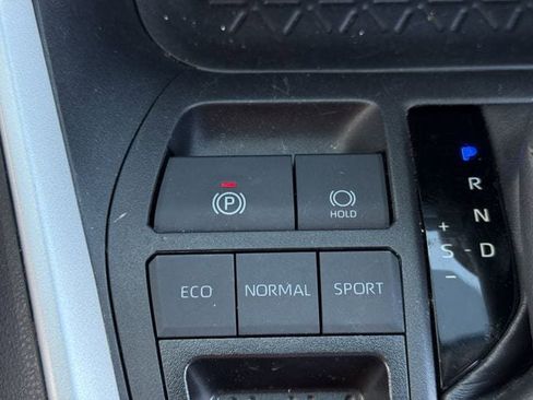 Used 2023 Toyota RAV4 LE image 21