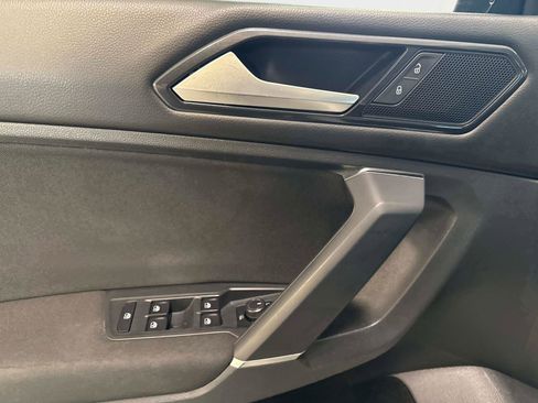 Used 2018 Volkswagen Tiguan S image 18