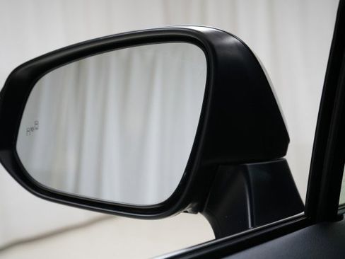 Used 2021 Toyota Venza XLE image 31