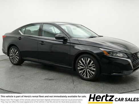 Used 2025 Nissan Altima 2.5 SV image 1
