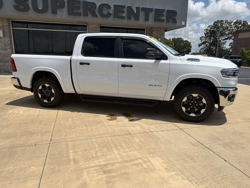 Used 2025 RAM 1500 Big Horn AWD/4WD image 3