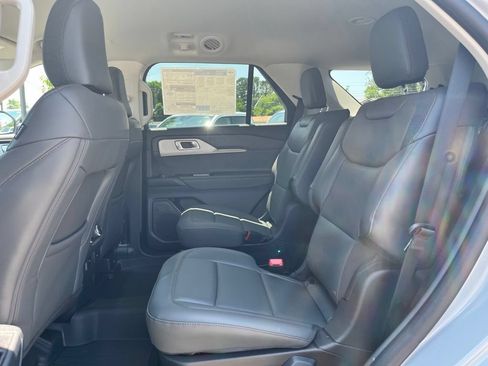 New 2026 Ford Explorer Active w/ Active Comfort Package RWD image 8