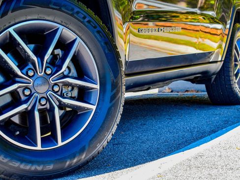 Used 2019 Jeep Grand Cherokee Limited image 5