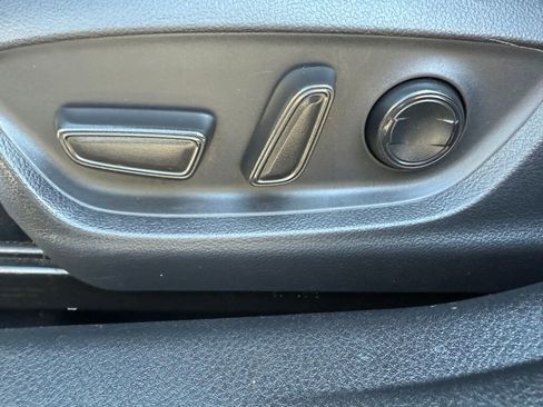 Used 2019 Toyota Camry LE image 10