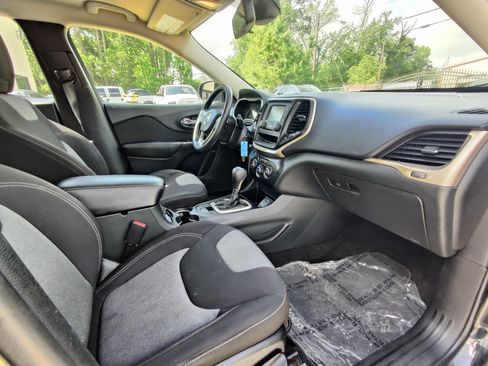 Used 2014 Jeep Cherokee Sport image 17