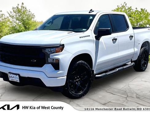 Used 2025 Chevrolet Silverado 1500 Custom w/ Turbomax Blackout Package AWD/4WD image 1