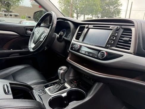 Used 2018 Toyota Highlander XLE FWD image 22