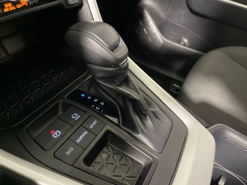 Certified 2025 Toyota RAV4 XLE FWD image 22
