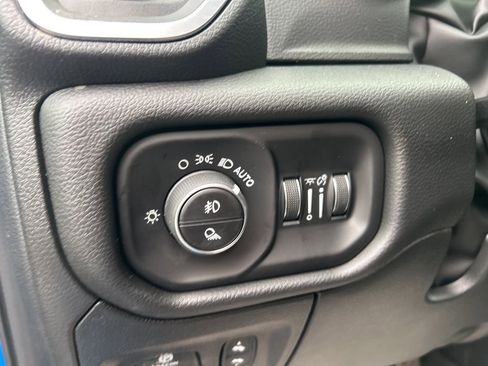 New 2026 RAM 1500 4x4 Crew Cab image 18