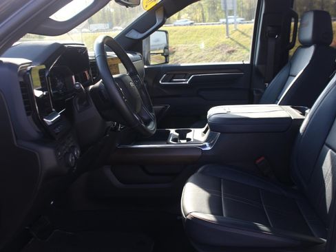 Used 2025 Chevrolet Silverado 2500 High Country w/ Technology Package AWD/4WD image 16