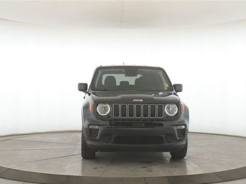Used 2023 Jeep Renegade Latitude AWD/4WD image 12