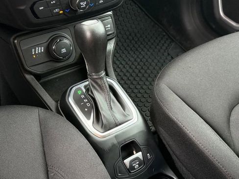 Used 2020 Jeep Renegade Latitude w/ Cold Weather Group AWD/4WD image 25