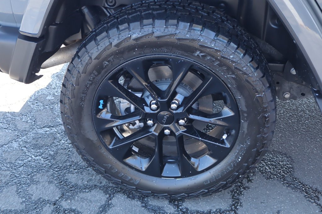 Used 2022 Jeep Wrangler Unlimited Sahara w/ Cold Weather Group AWD/4WD image 11
