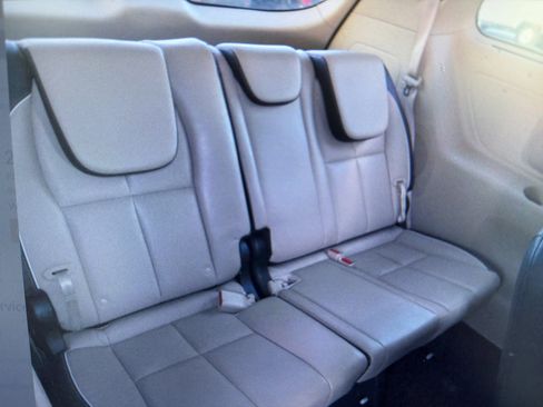 Used 2019 Kia Sedona SX FWD image 4