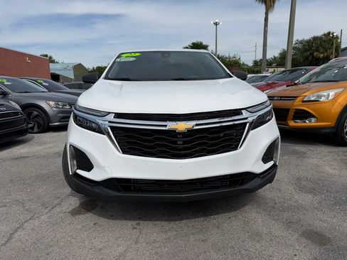 Used 2022 Chevrolet Equinox LS FWD image 2